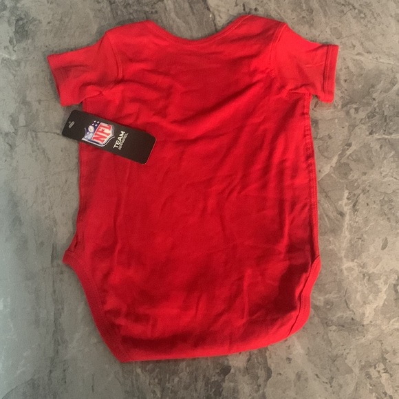 NFL - OUTER STUFF - Kansas City Chiefs ~ Onesie - 24 months - NWT - Picture 4 of 14